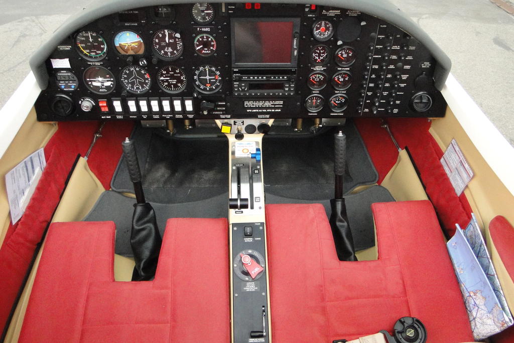 AQUILA A210 Cockpit