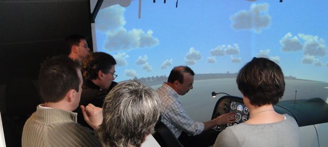 instructeur avion marc explique simulateur à nantes et brest
